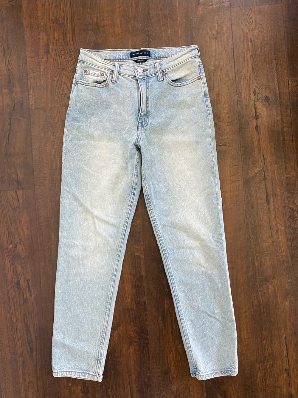 Aeropostale Mom Jean Light Wash Denim Button Zip Relaxed Fit Jeans Sz 2R
